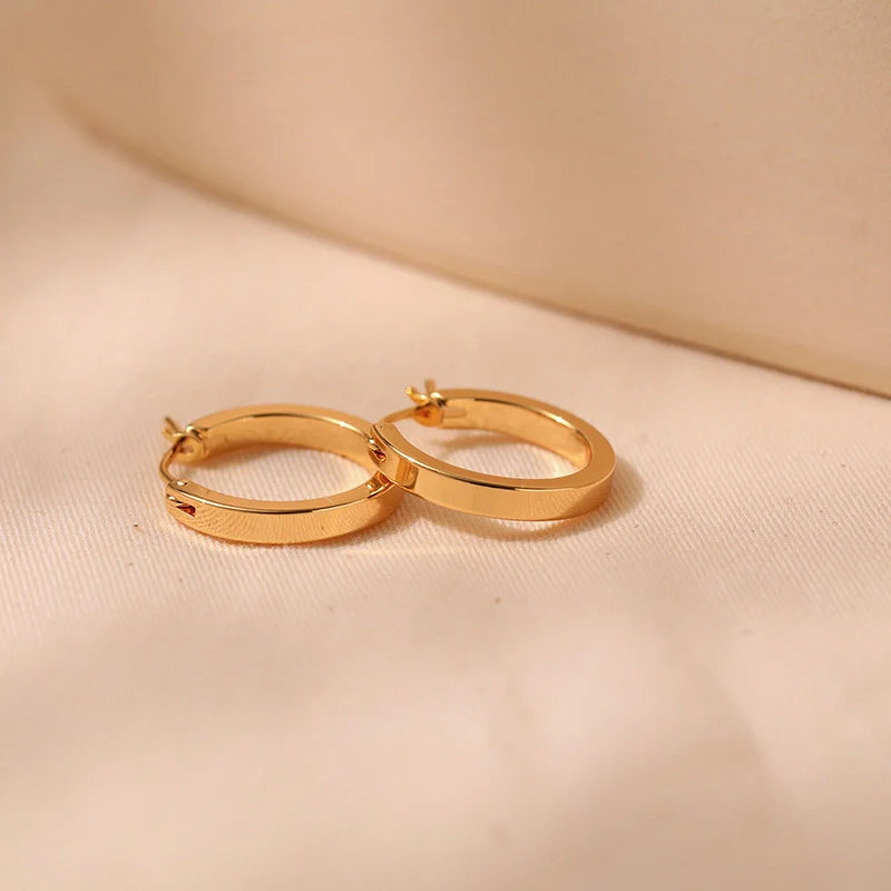 Mugrs™ 18 Karat Gold Zierliche Huggie Creolen