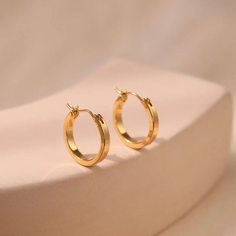 Mugrs™ 18K Gold Dainty Huggie Hoop Earrings
