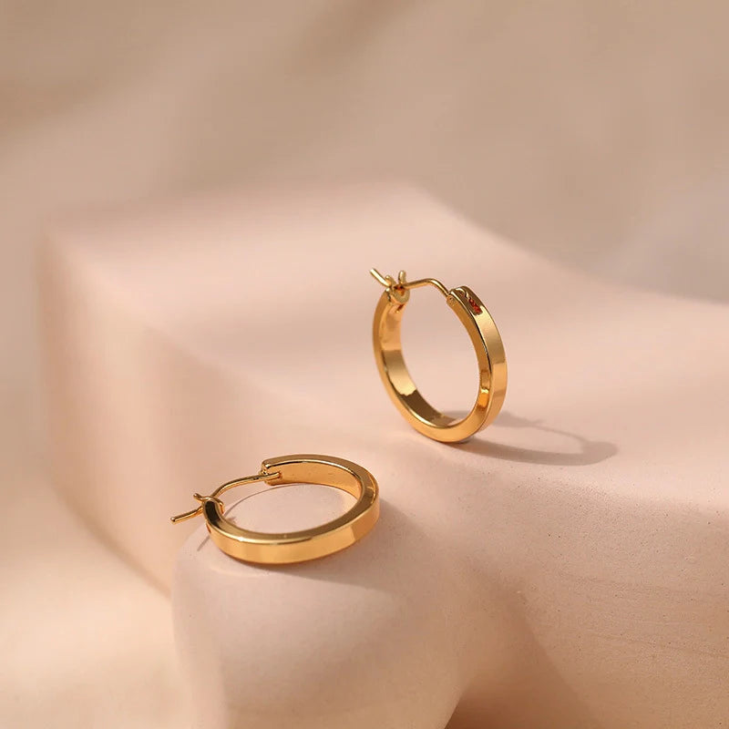 Mugrs™ 18K Gold Dainty Huggie Hoop Earrings