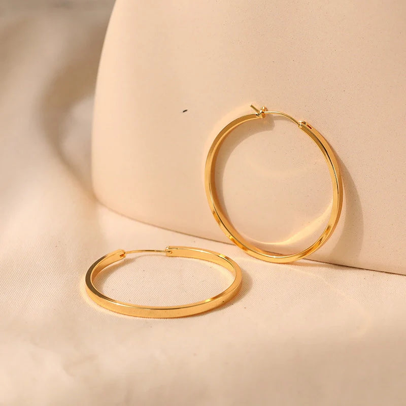 Mugrs™ 18K Gold Dainty Huggie Hoop Earrings