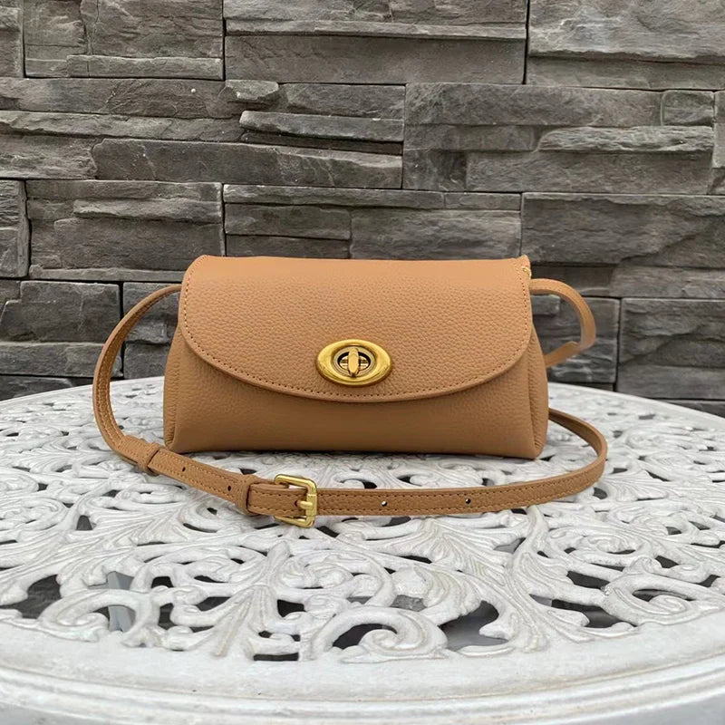 Mini sac à bandoulière en cuir simple avec bouton Mugrs™