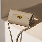Mini sac à bandoulière en cuir simple avec bouton Mugrs™