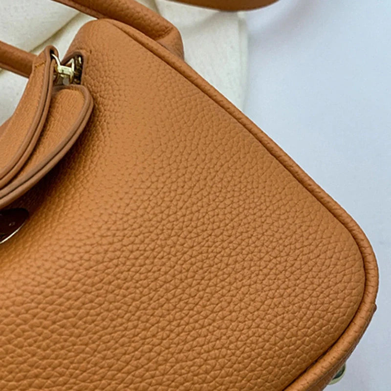 Mugrs™ Handtasche aus Rindsleder mit goldener Schnalle und Kissen im Luxusdesign