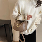 Mugrs™ Handtasche aus Rindsleder mit goldener Schnalle und Kissen im Luxusdesign