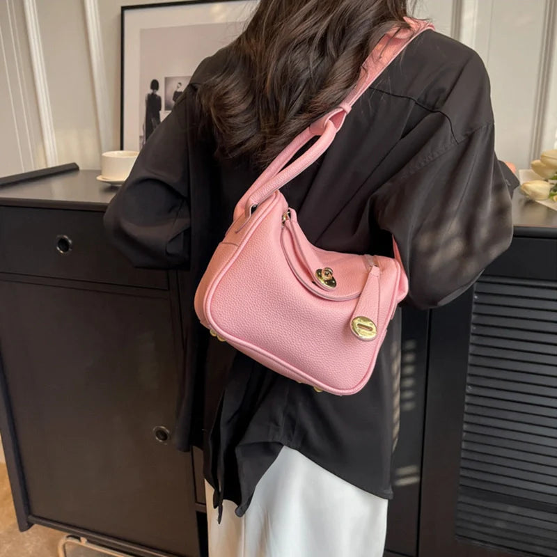 Sac à main de luxe en cuir de vache avec boucle dorée Mugrs™
