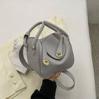 Mugrs™ Handtasche aus Rindsleder mit goldener Schnalle und Kissen im Luxusdesign