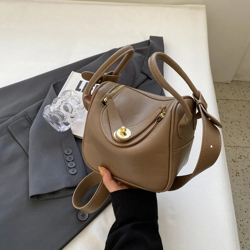 Mugrs™ Handtasche aus Rindsleder mit goldener Schnalle und Kissen im Luxusdesign