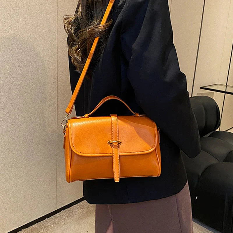 Sac messager à bandoulière à petit rabat Mugrs™