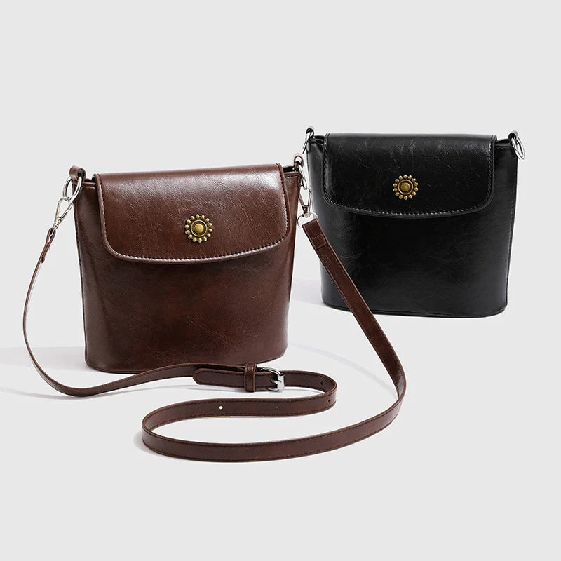 Pochette à bandoulière en similicuir Mugrs™