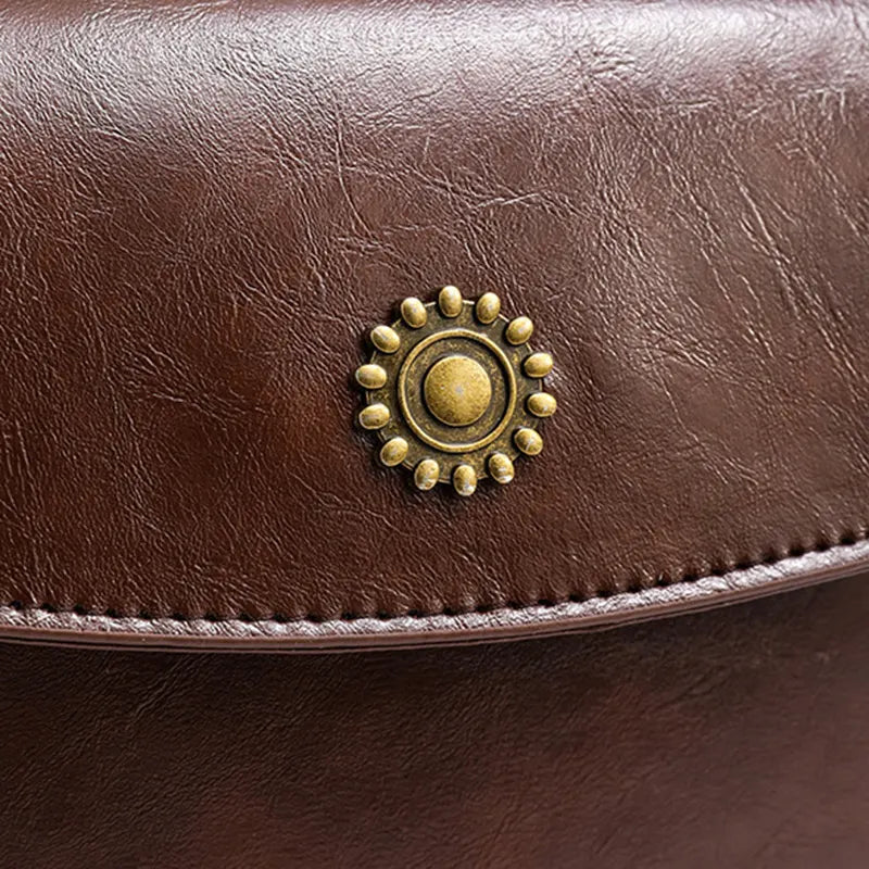 Pochette à bandoulière en similicuir Mugrs™