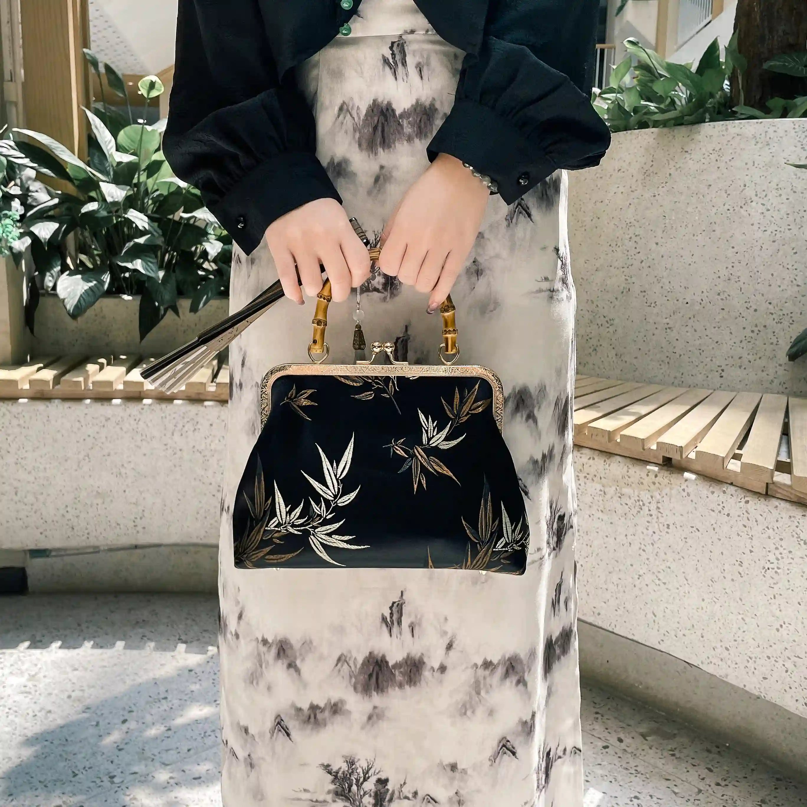 Sac fourre-tout et sac à bandoulière Mugrs™ 2 en 1 avec broderie élégante
