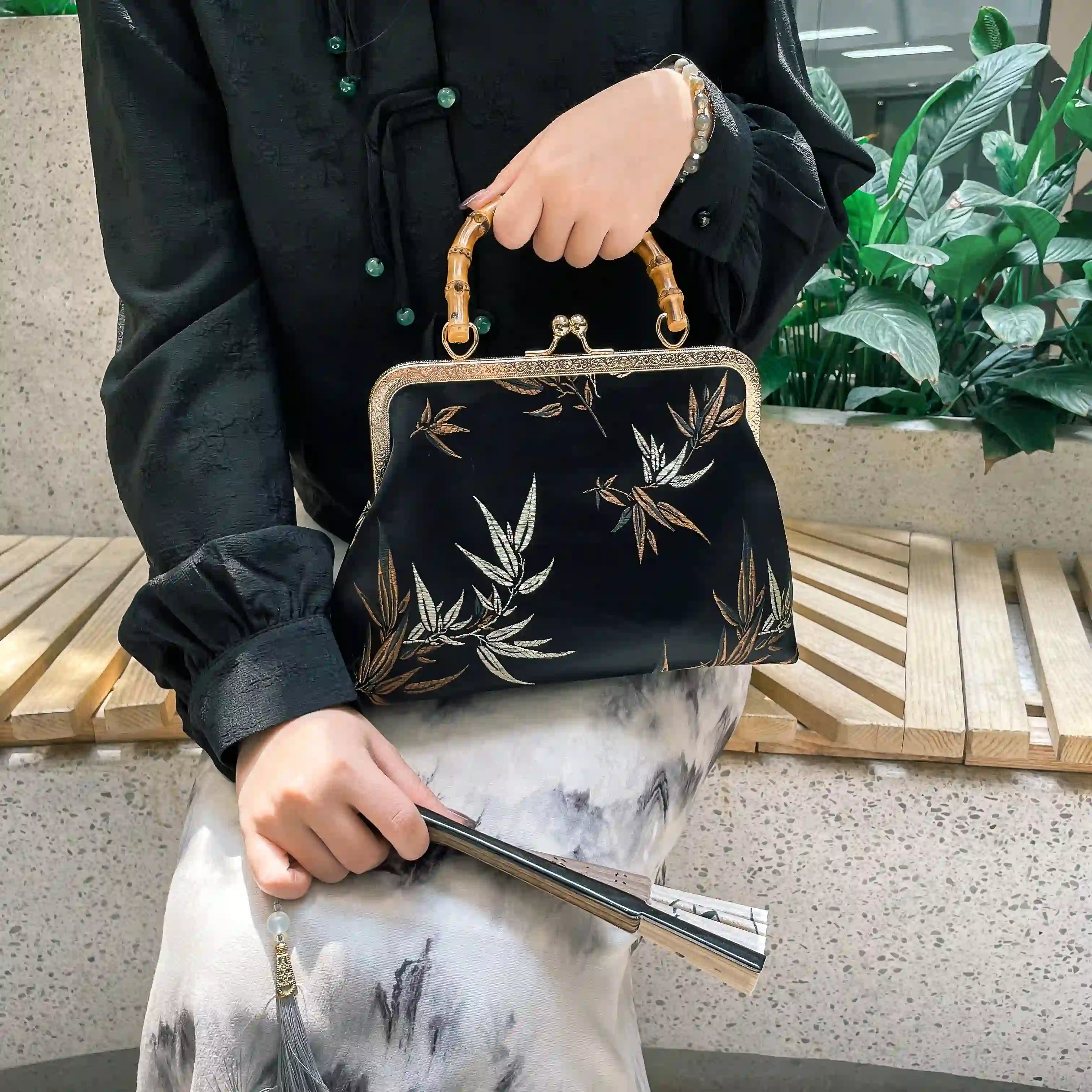 Sac fourre-tout et sac à bandoulière Mugrs™ 2 en 1 avec broderie élégante