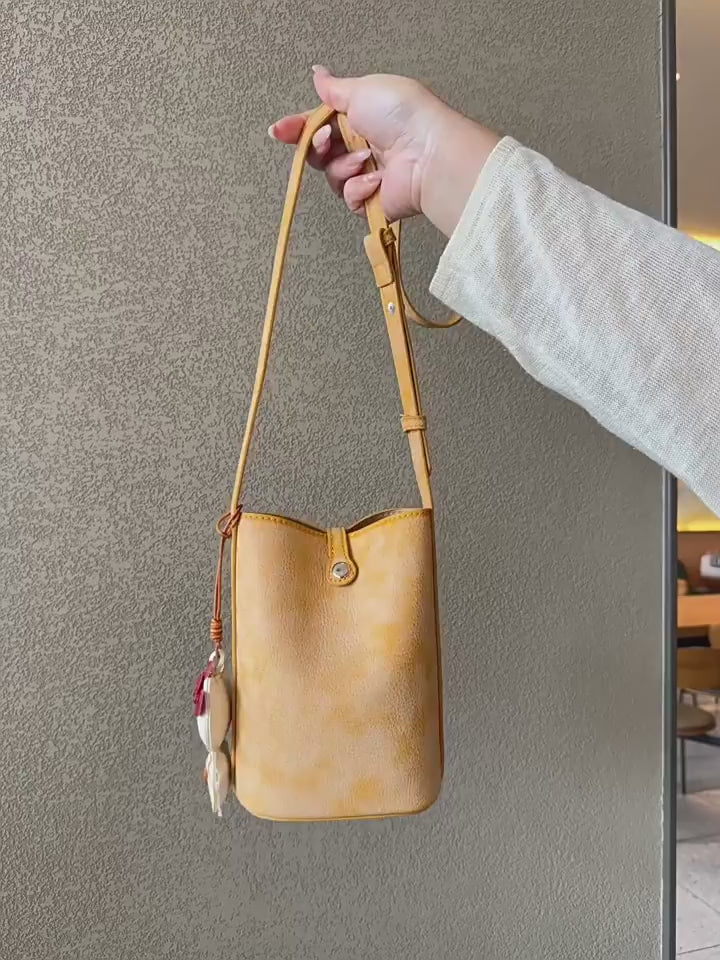 Mugrs Leather Crossbody Phone Bag — Hand-Waxed Vegetable-Tanned Leather, 4 Colors